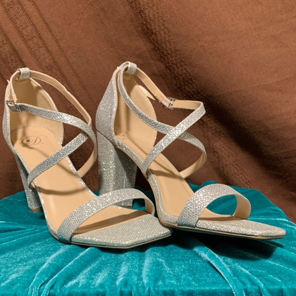 Dream Pairs Glittering Silver Heels